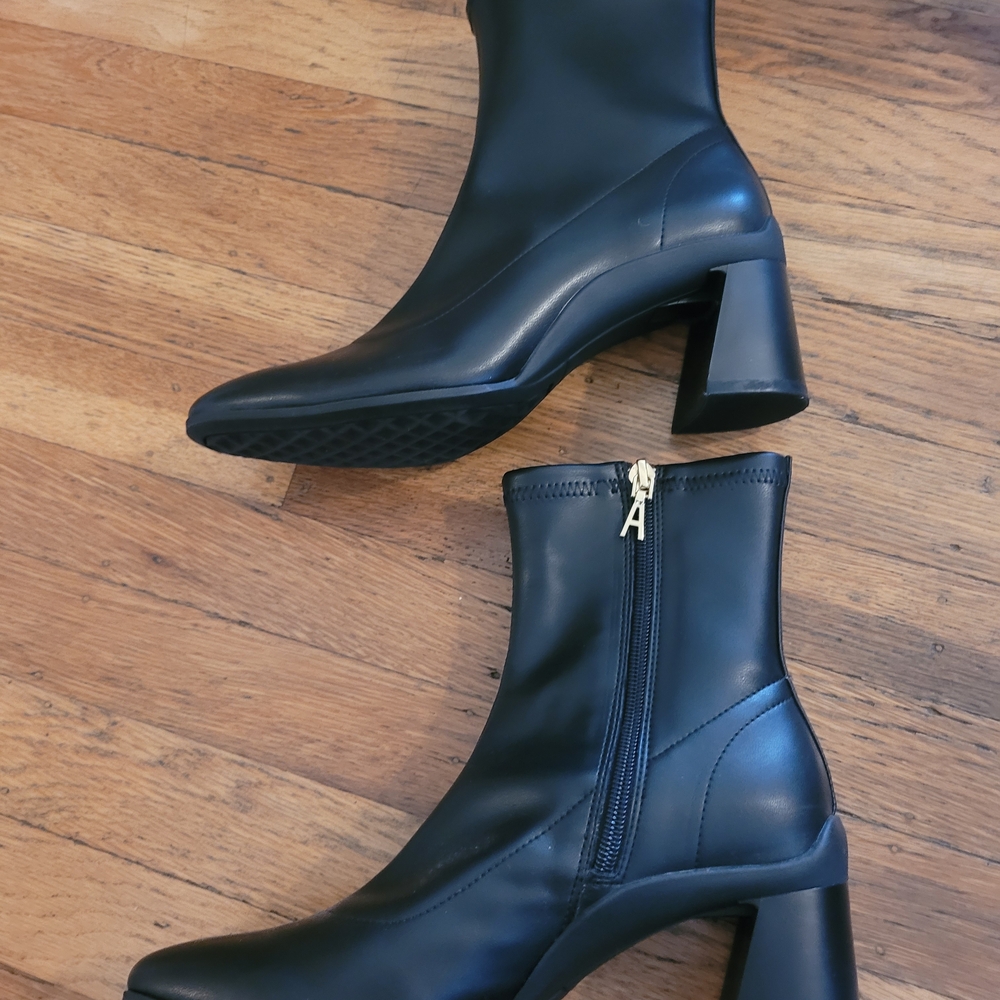 AEROSOLES Sleek Black Heeled Boots Women's Size 7M 2" - New